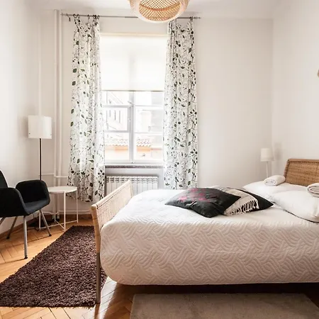 Elegant Old Town Market *