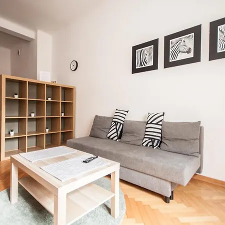 Elegant Old Town Market Apartment *