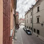 Elegant Old Town Market *