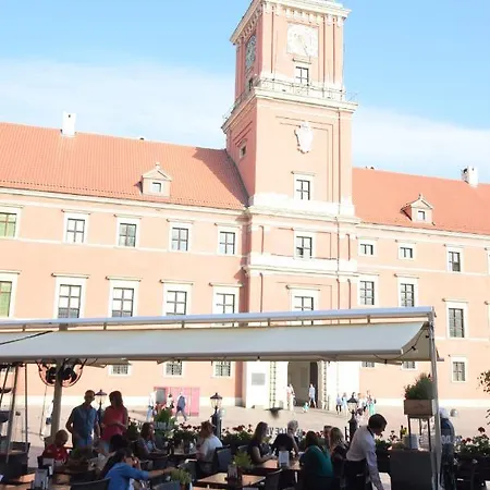 Elegant Old Town Market Varşova